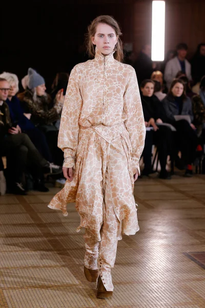 Look 32